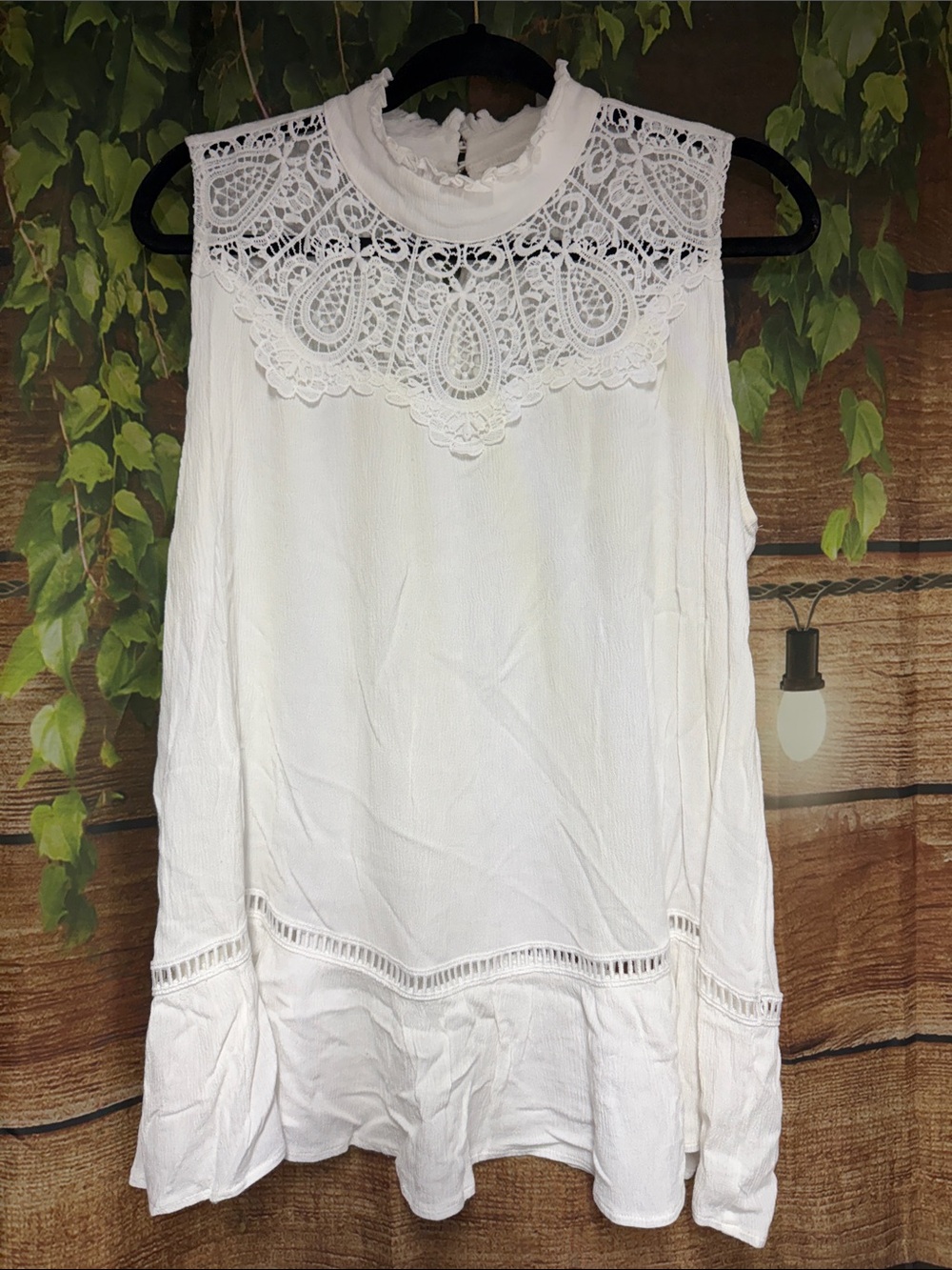 Women’s White Lace Yoke Sleeveless Camisole
